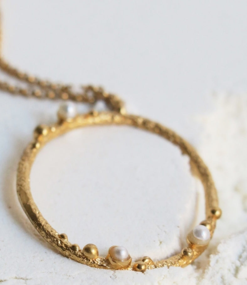 Collar circular dorado GUSPIRA