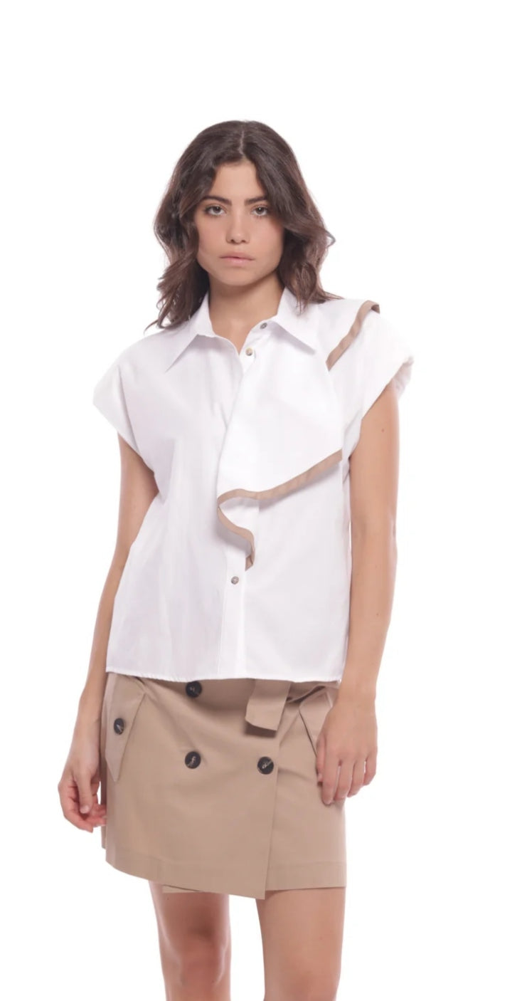 Camisa sin mangas y volante