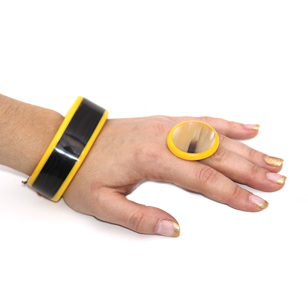 Brazalete cuff de nácar y cebú, Solarium de Nature Bijoux