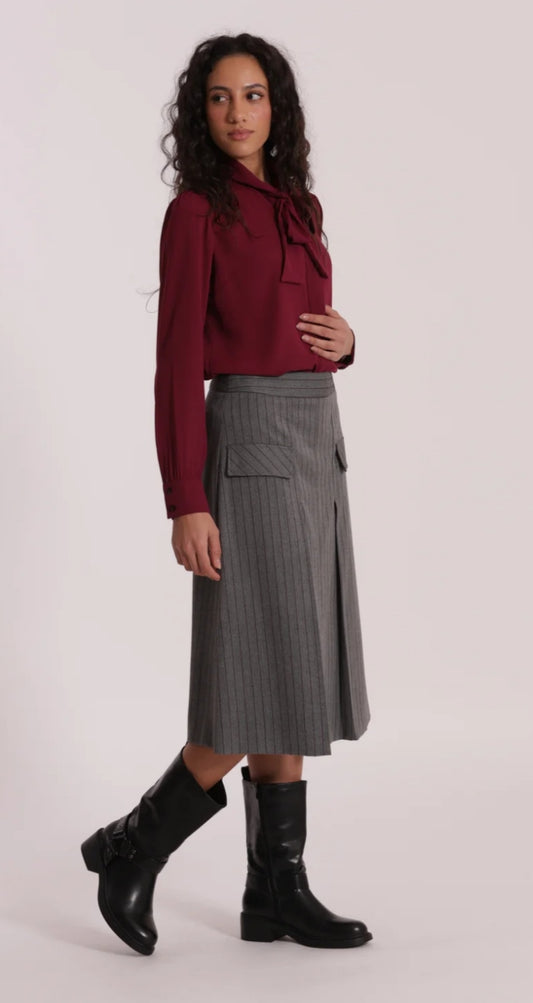 Falda gris