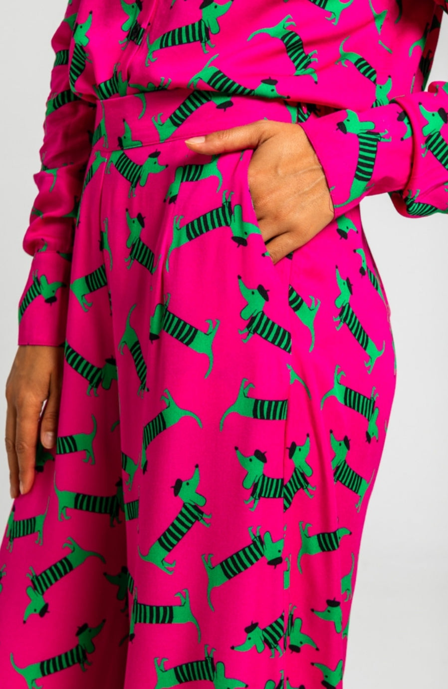 Pantalón Más rara que un perro verde