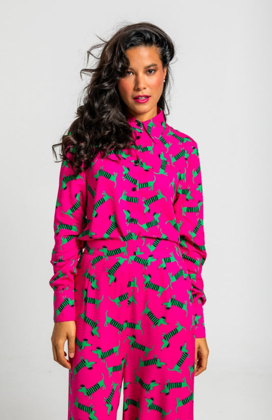 Camisa Más rara que un perro verde