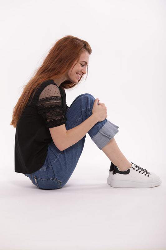 Zapatillas blancas con detalle en negro